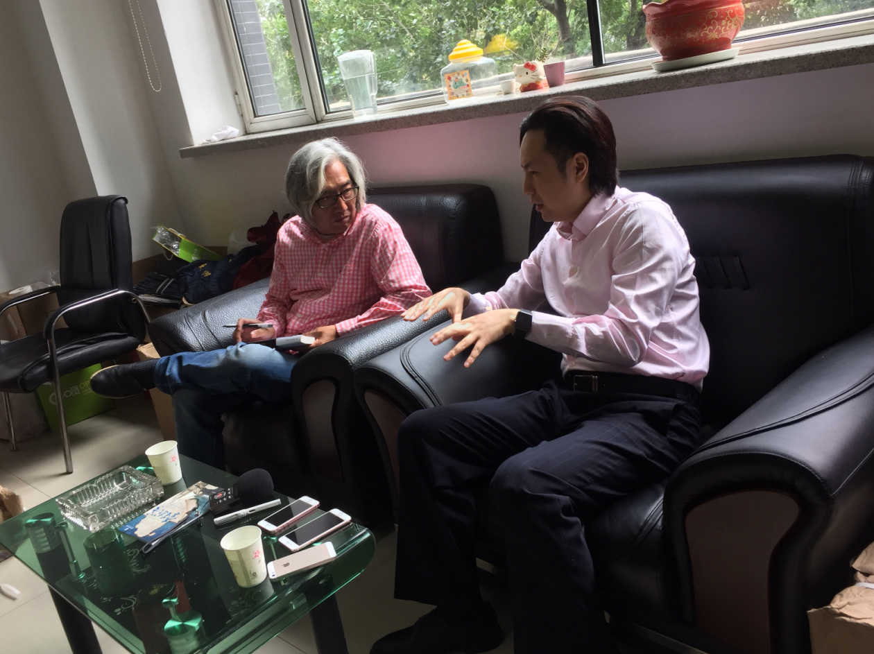 沈阳日报：冷爱携新书来沈签售，坦言《非诚勿扰》和爱情无关