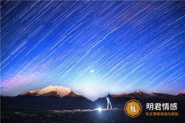 出轨的男人是怎么做出来的,从这3个行为开始的
