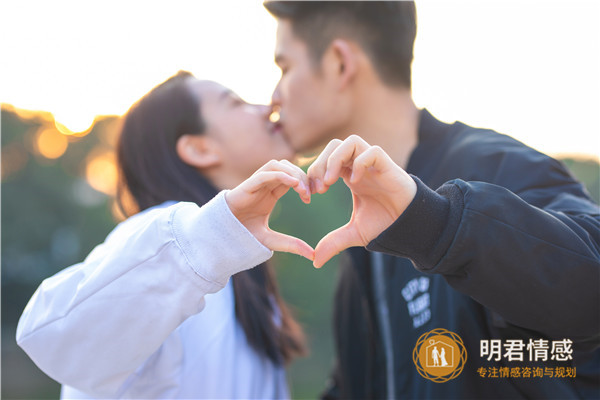 治老公出轨最好的办法是离婚吗？